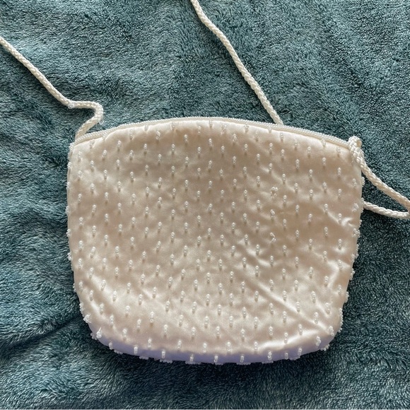 Elegant Cream Embroidered Women's Bag - Picture 6 of 6